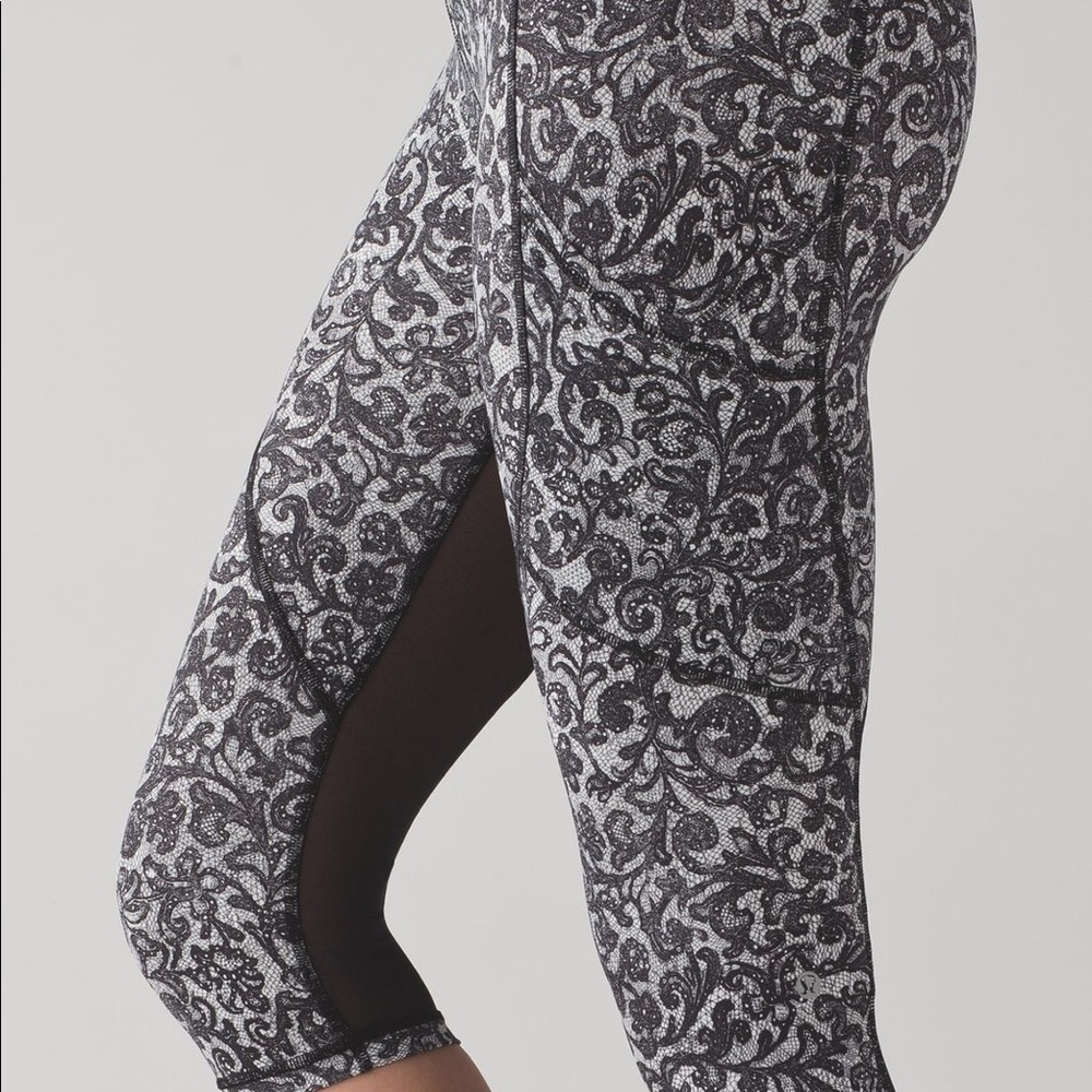 LULULEMON Outrun 17" Crop Mini Cinder Lace Legging